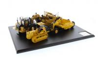 85563 Масштабная модель Скрепер Cat® 621K и скрепер CAT № 70 в масштабе 1:50 с гусеничным трактором D7