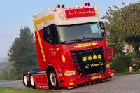 01-5066 Масштабная модель Cедельный тягач DAF XG+ 6X2 в масштабе 1 50