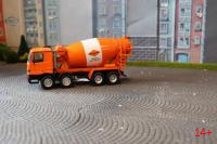 157-04551 Масштабная модель Бетономешалка Readymix, Mercedes 4-осный Stetter в масштабе 1:50