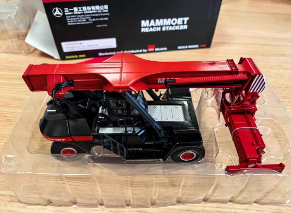 410315 Масштабная модель ричстакер контейнеровоз Mammoet в масштабе 1:50