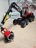 10-4239 Масштабная модель лесозаготовительной машины комбайна Komatsu 931XC.3 харвестер в масштабе 1:32