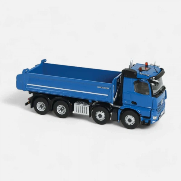 106600050-3 Масштабная модель Самосвал Mercedes-Benz Arocs 8x4 (синий) в масштабе 1 50