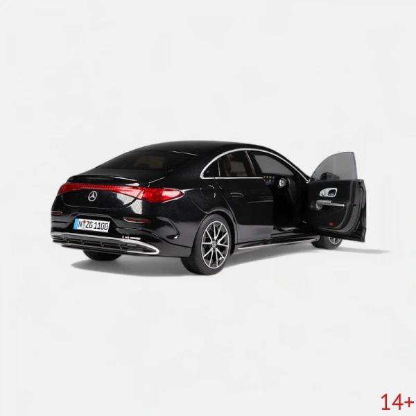 110000051 Масштабная модель Mercedes-Benz CLA Coupé BEV в масштабе 1 18