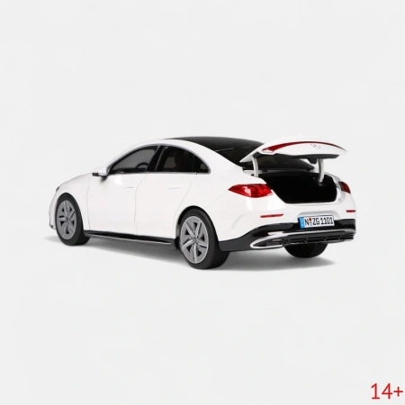 110100041 Масштабная модель Mercedes-Benz CLA Coupé HEV (белый) в масштабе 1 18