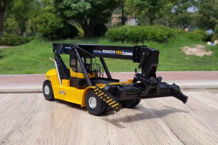 40867 Масштабная модель ричстакер XCMG XCS4531K в масштабе 1:35