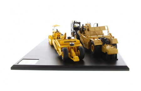 85563 Масштабная модель Скрепер Cat® 621K и скрепер CAT № 70 в масштабе 1:50 с гусеничным трактором D7