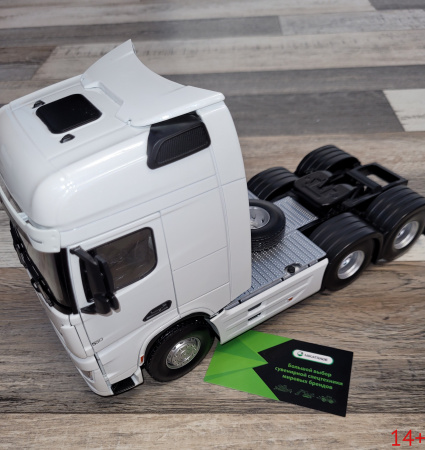40728 Масштабная модель тягача Shacman Shaanxi X6000 Белый в масштабе 1:24