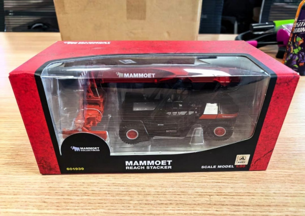 410315 Масштабная модель ричстакер контейнеровоз Mammoet в масштабе 1:50