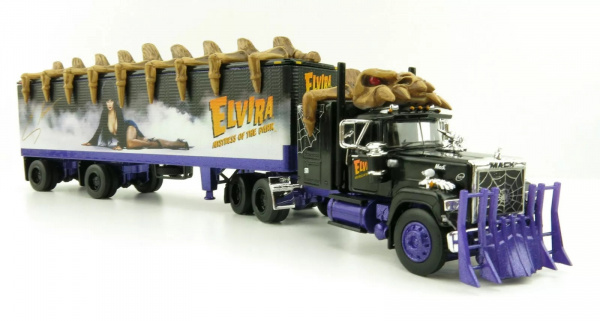 69-0880 Масштабная модель Mack SuperLiner Трейлер Elvira Mistress of the Dark сувенирная продукция в масштабе 1 64