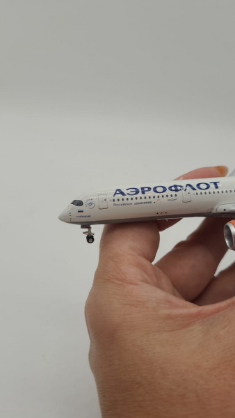 12690 Масштабная модель пассажирского самолета Airbus A350-900 AEROFLOT (VQ-BFY Аэрофлот)  в масштабе 1 400 сплав