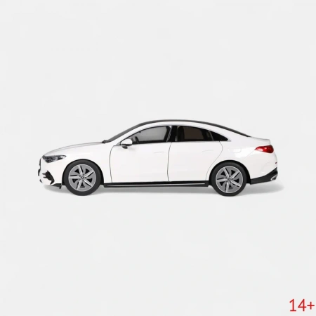 110100041 Масштабная модель Mercedes-Benz CLA Coupé HEV (белый) в масштабе 1 18