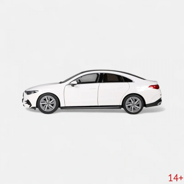 110100041 Масштабная модель Mercedes-Benz CLA Coupé HEV (белый) в масштабе 1 18