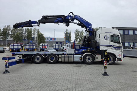 01-5381 Масштабная модель Манипулятор VOLVO FH5 GLOBETROTTER RIGED FLATBED TRUCK 8X2 в масштабе 1 50 