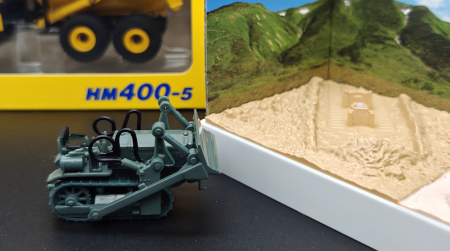 35006 Набор подарочный масштабные модели экскаватор Komatsu PC30E и бульдозер  G40 в масштабе 1:72