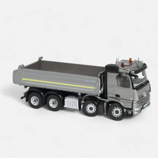 106600050-1 Масштабная модель Самосвал Mercedes-Benz Arocs 8x4 (серый) в масштабе 1 50