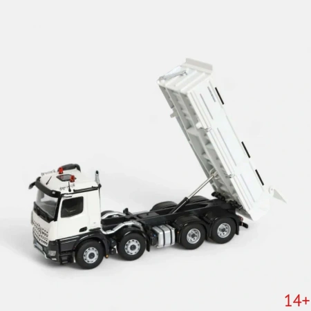 106600050-4 Масштабная модель Самосвал Mercedes-Benz Arocs 8x4 (белый) в масштабе 1 50