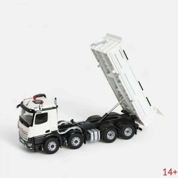 106600050-4 Масштабная модель Самосвал Mercedes-Benz Arocs 8x4 (белый) в масштабе 1 50