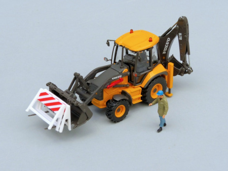 300034 Масштабная модель экскаватора-погрузчика Вольво BL71 в масштабе 1:50
