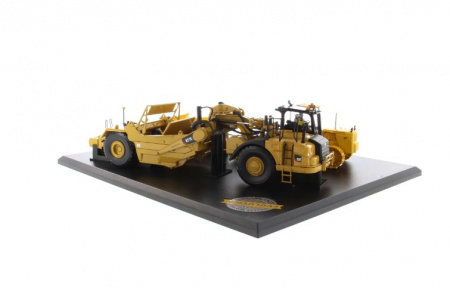85563 Масштабная модель Скрепер Cat® 621K и скрепер CAT № 70 в масштабе 1:50 с гусеничным трактором D7
