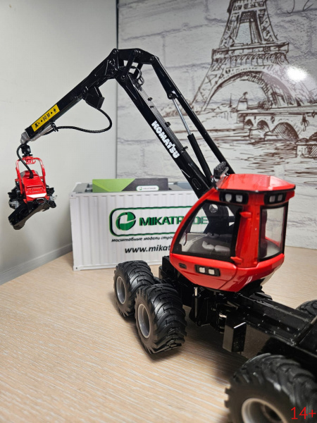 10-4239 Масштабная модель лесозаготовительной машины комбайна Komatsu 931XC.3 харвестер в масштабе 1:32