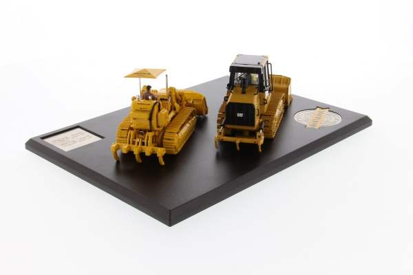 85559 Масштабная модель Cat 977 гусеничный погрузчик 963K гусеничный погрузчик (с буклетом об истории модели) в масштабе 1:50