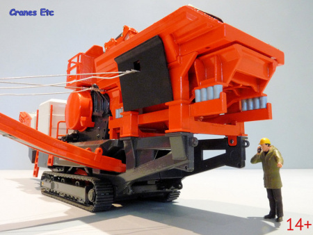 2510/0 Масштабная модель мобильной дробильной установки Sandvik UJ440i  в масштабе 1:50