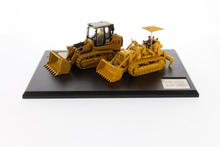85559 Масштабная модель Cat 977 гусеничный погрузчик 963K гусеничный погрузчик (с буклетом об истории модели) в масштабе 1:50
