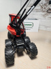 10-4239 Масштабная модель лесозаготовительной машины комбайна Komatsu 931XC.3 харвестер в масштабе 1:32