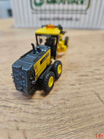 35001 Масштабная модель грейдер Komatsu GD675-6   в масштабе 1:87