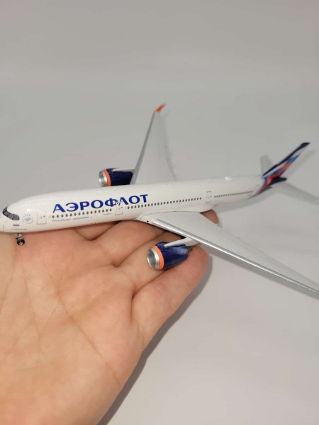 12690 Масштабная модель пассажирского самолета Airbus A350-900 AEROFLOT (VQ-BFY Аэрофлот)  в масштабе 1 400 сплав