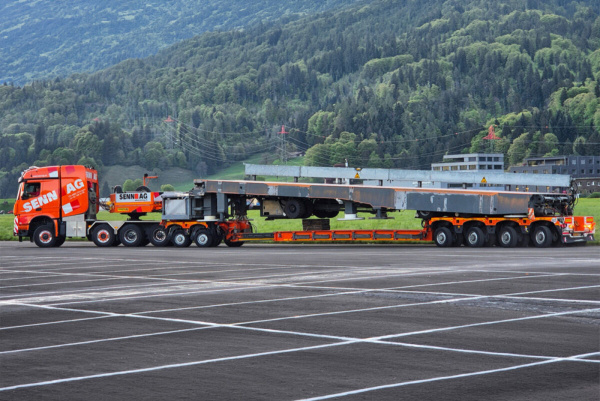 01-5430 Масштабная модель Низкорамный трал MERCEDES-BENZ AROCS MP4 2.300MM STREAM SPACE 8X6 в масштабе 1 50