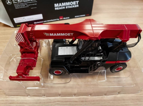 410315 Масштабная модель ричстакер контейнеровоз Mammoet в масштабе 1:50