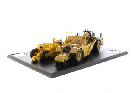 85563 Масштабная модель Скрепер Cat® 621K и скрепер CAT № 70 в масштабе 1:50 с гусеничным трактором D7