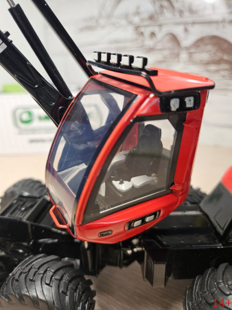 10-4239 Масштабная модель лесозаготовительной машины комбайна Komatsu 931XC.3 харвестер в масштабе 1:32