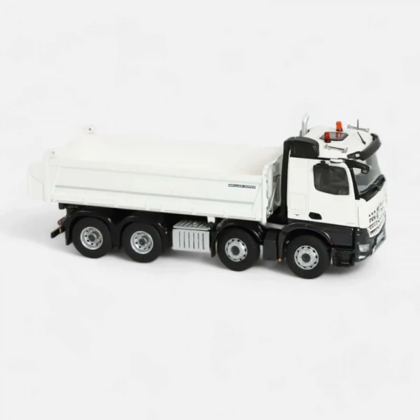 106600050-4 Масштабная модель Самосвал Mercedes-Benz Arocs 8x4 (белый) в масштабе 1 50
