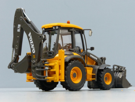 300034 Масштабная модель экскаватора-погрузчика Вольво BL71 в масштабе 1:50