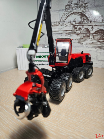 10-4239 Масштабная модель лесозаготовительной машины комбайна Komatsu 931XC.3 харвестер в масштабе 1:32