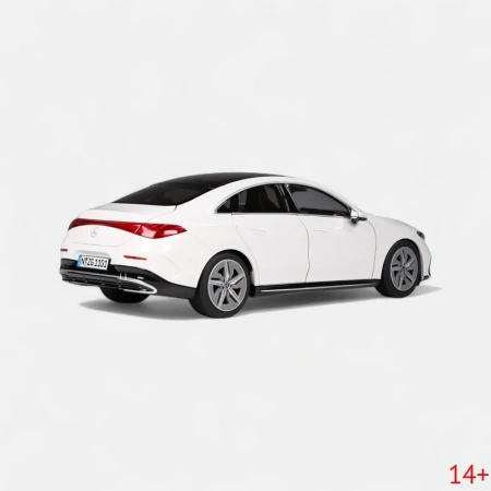 110100041 Масштабная модель Mercedes-Benz CLA Coupé HEV (белый) в масштабе 1 18