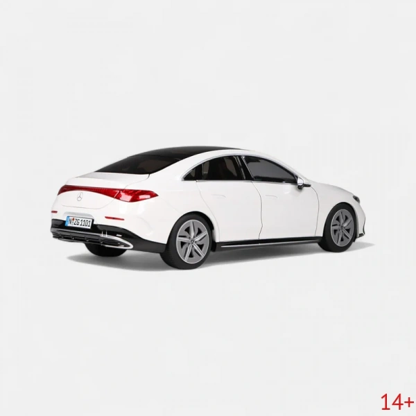 110100041 Масштабная модель Mercedes-Benz CLA Coupé HEV (белый) в масштабе 1 18